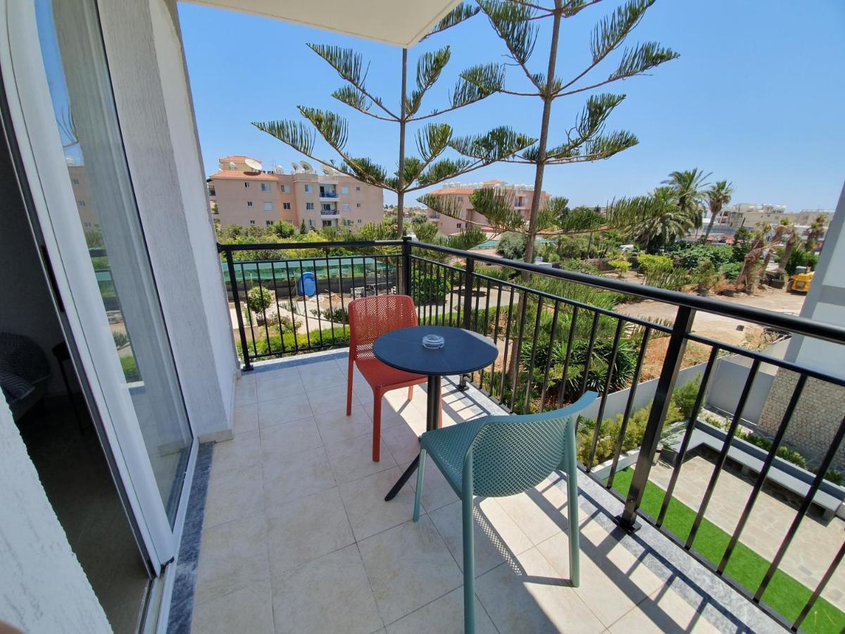 Valentinos Apartments Paphos Bagian luar foto