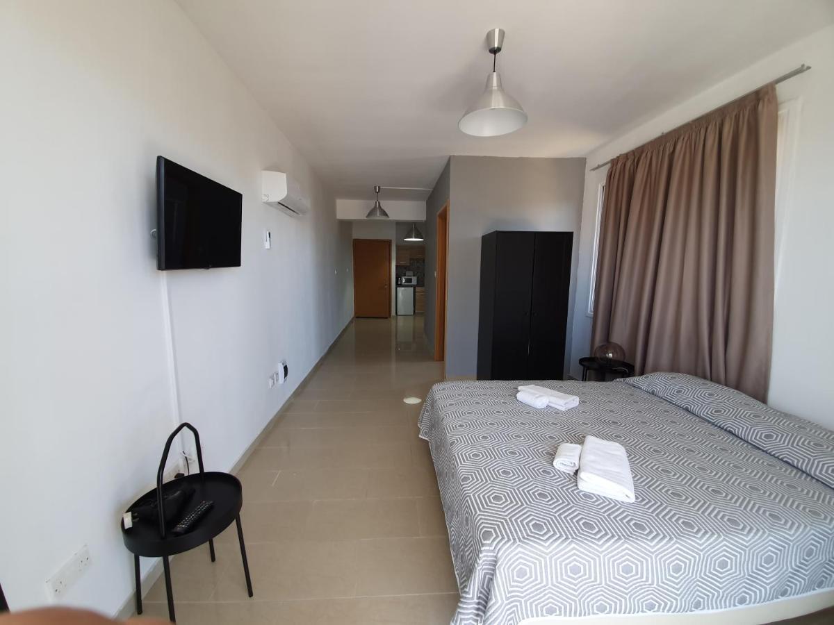 Valentinos Apartments Paphos Bagian luar foto