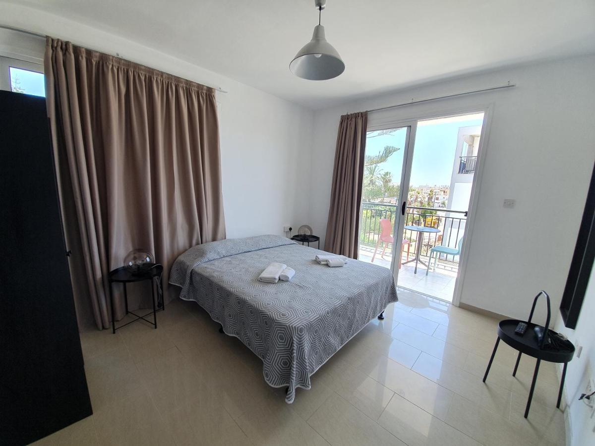 Valentinos Apartments Paphos Bagian luar foto