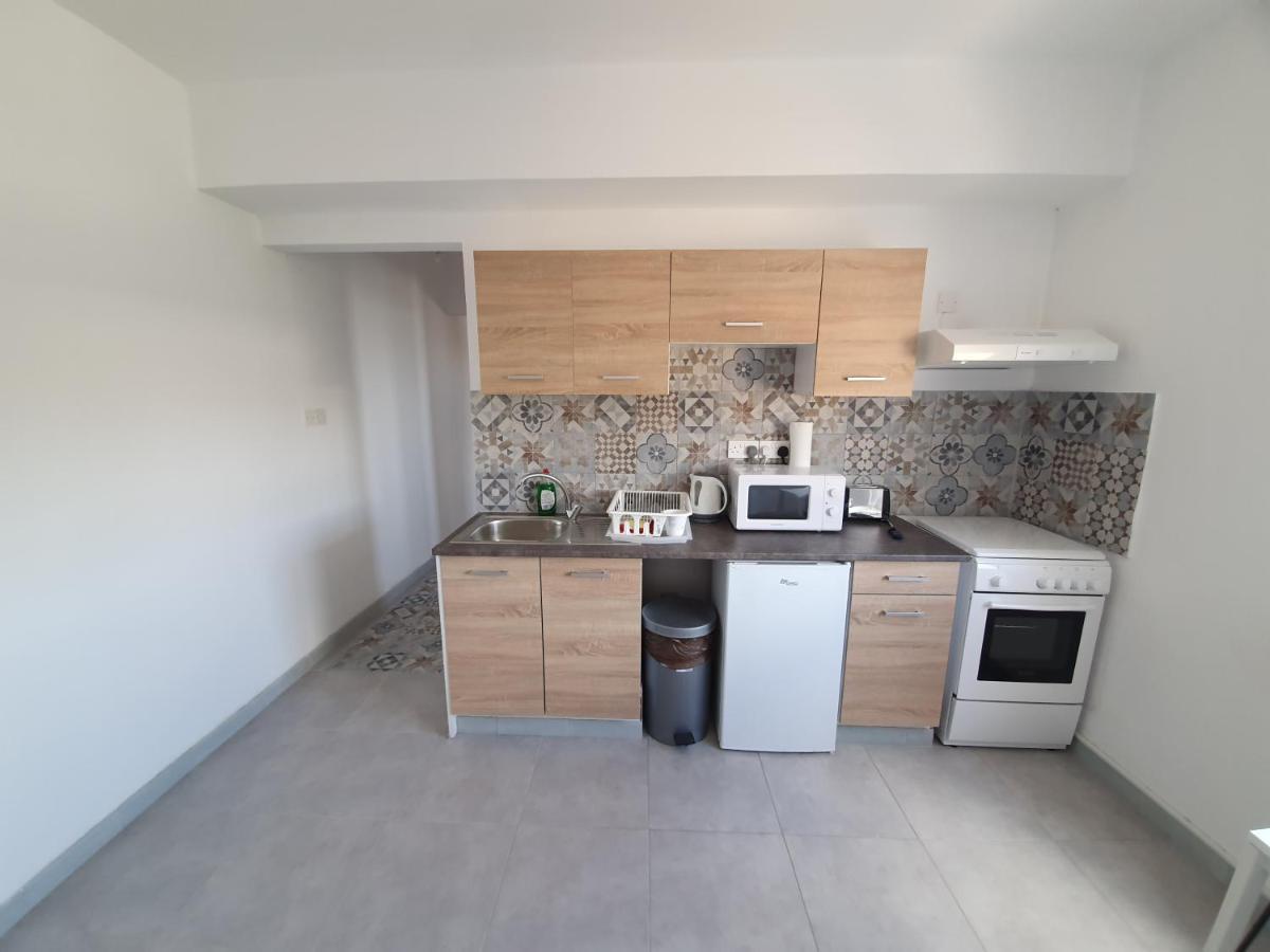 Valentinos Apartments Paphos Bagian luar foto