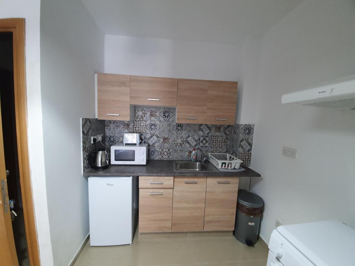 Valentinos Apartments Paphos Bagian luar foto