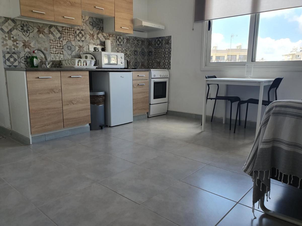 Valentinos Apartments Paphos Bagian luar foto