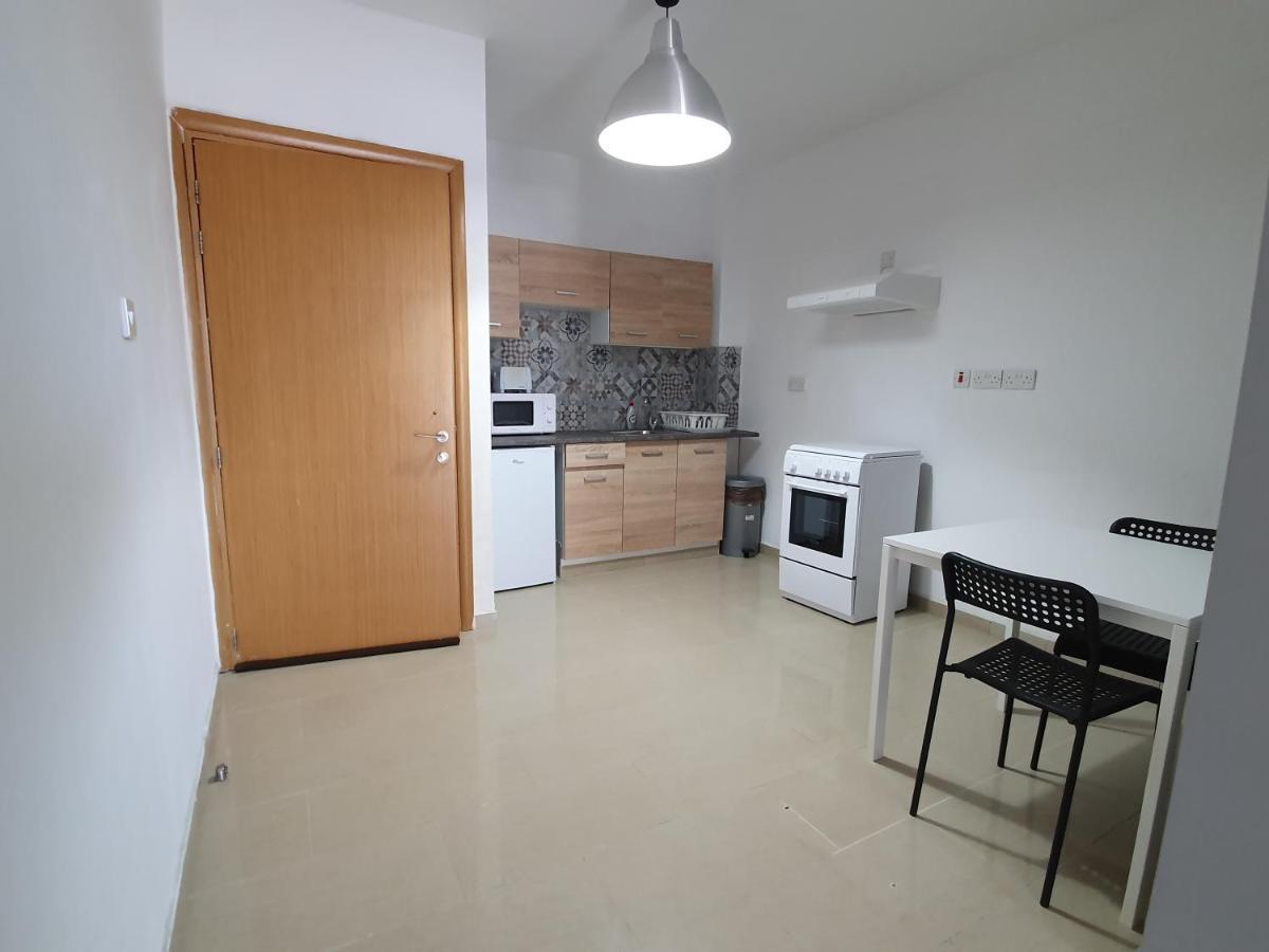 Valentinos Apartments Paphos Bagian luar foto