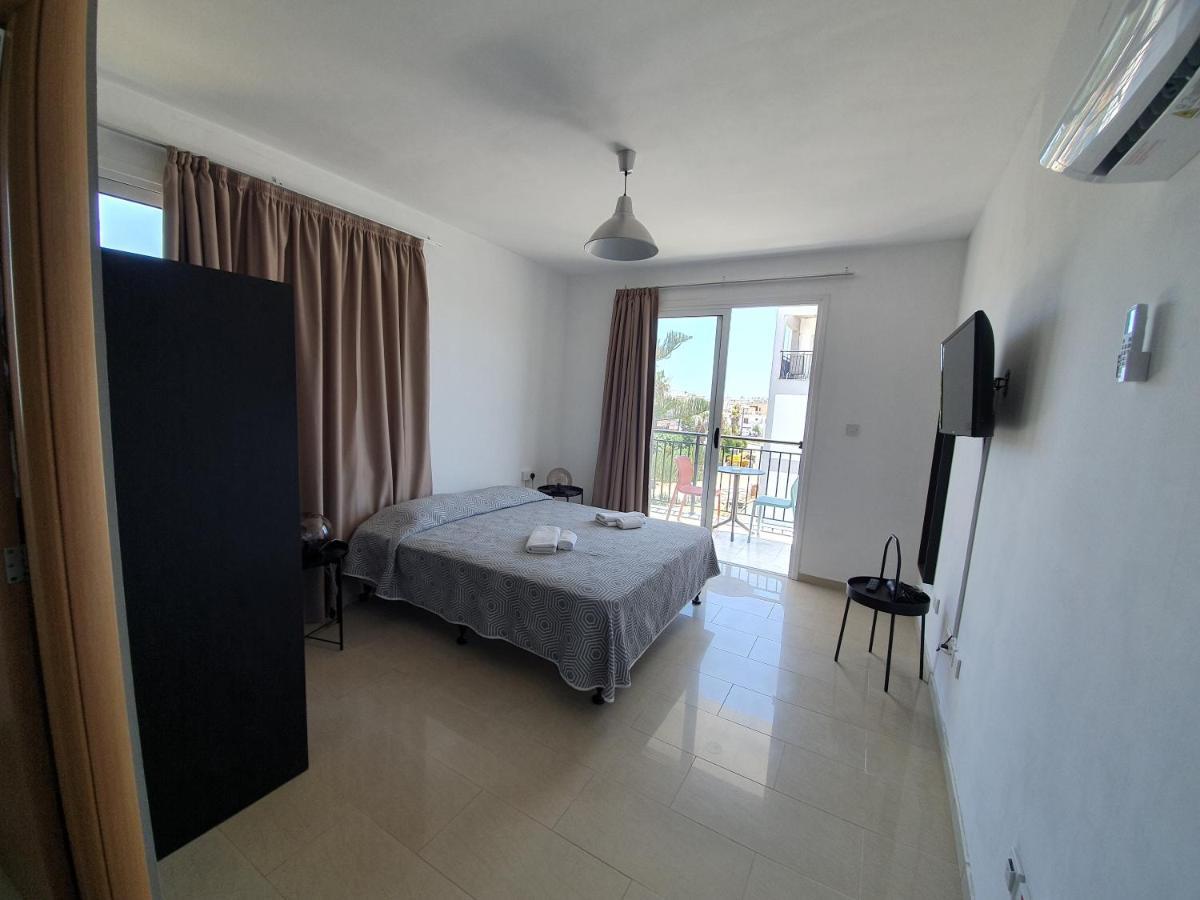 Valentinos Apartments Paphos Bagian luar foto