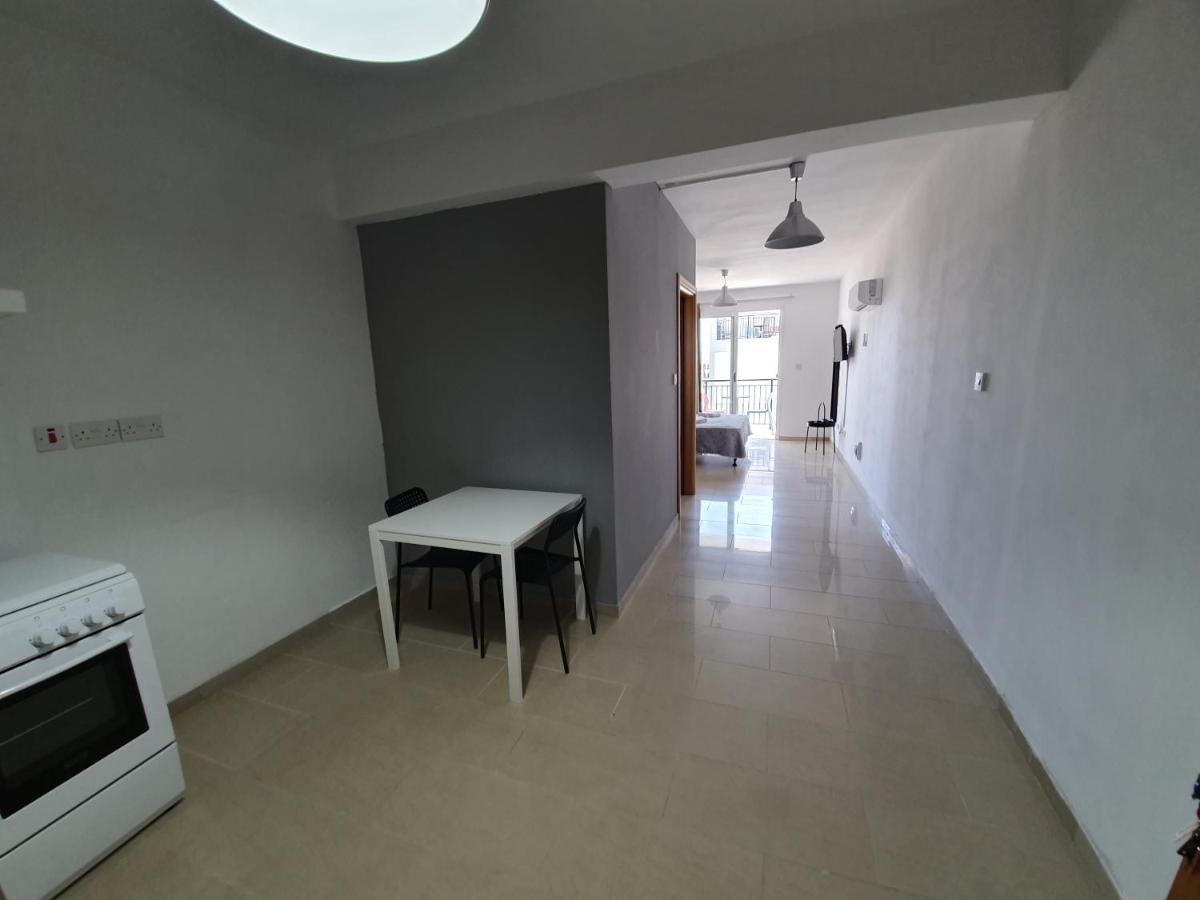 Valentinos Apartments Paphos Bagian luar foto