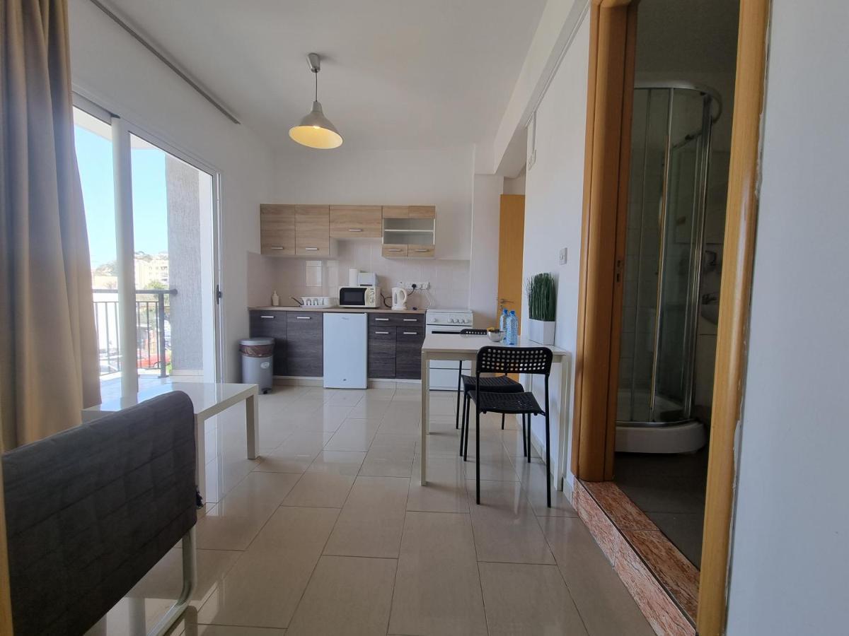 Valentinos Apartments Paphos Bagian luar foto