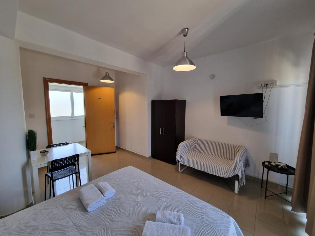Valentinos Apartments Paphos Bagian luar foto