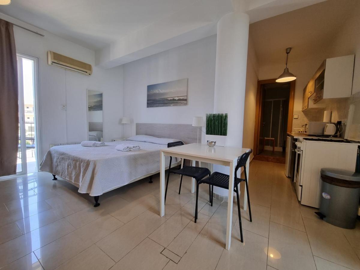 Valentinos Apartments Paphos Bagian luar foto