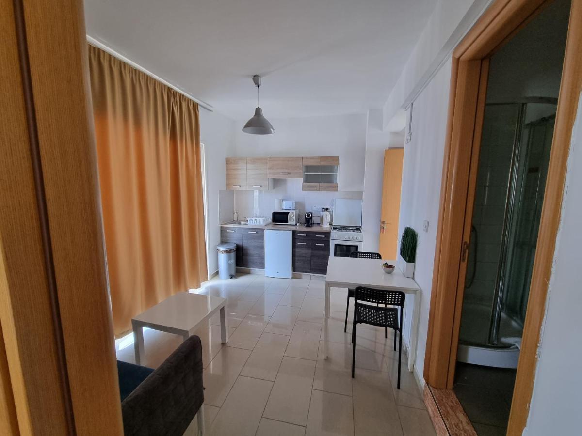 Valentinos Apartments Paphos Bagian luar foto