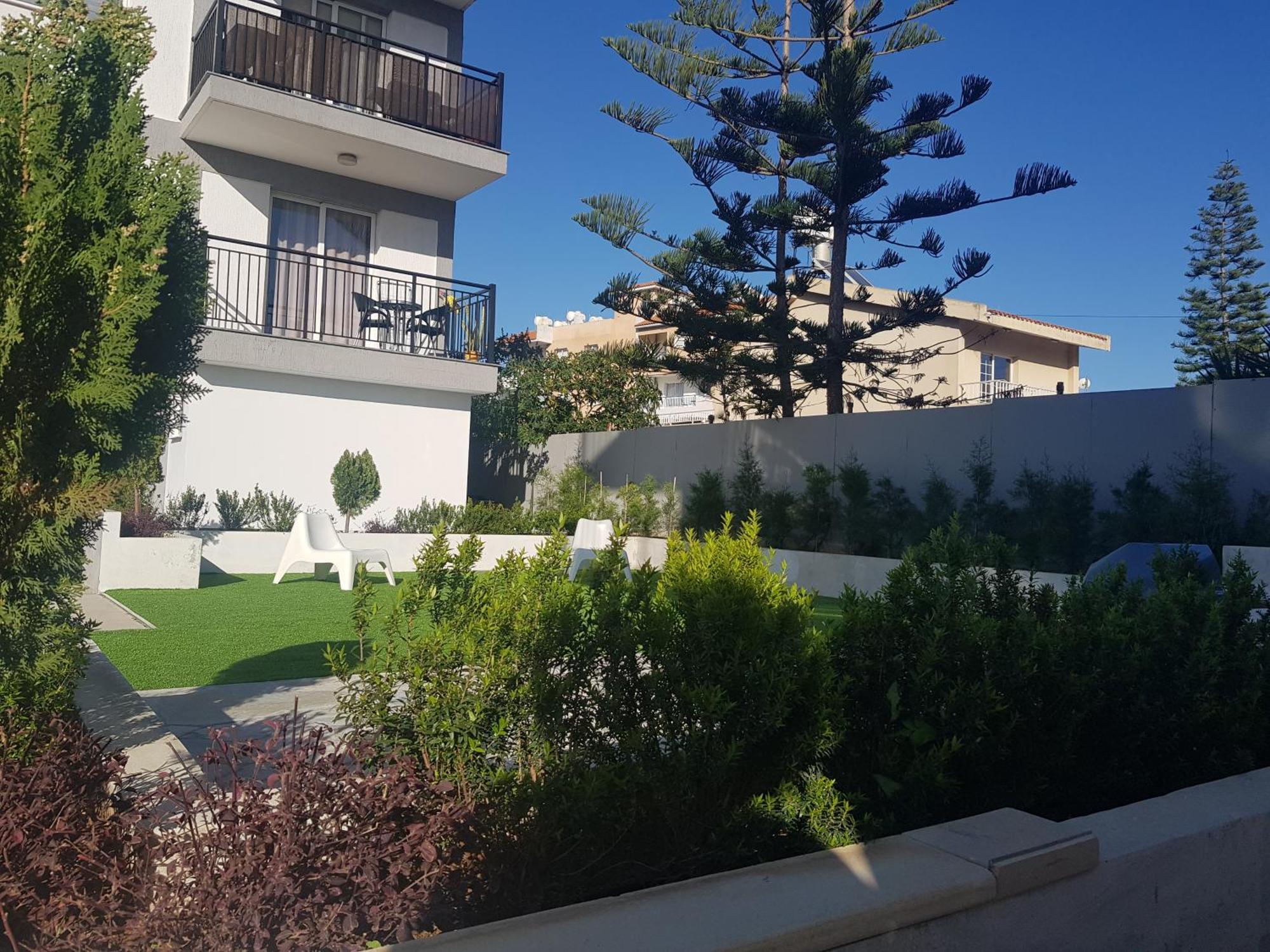 Valentinos Apartments Paphos Bagian luar foto