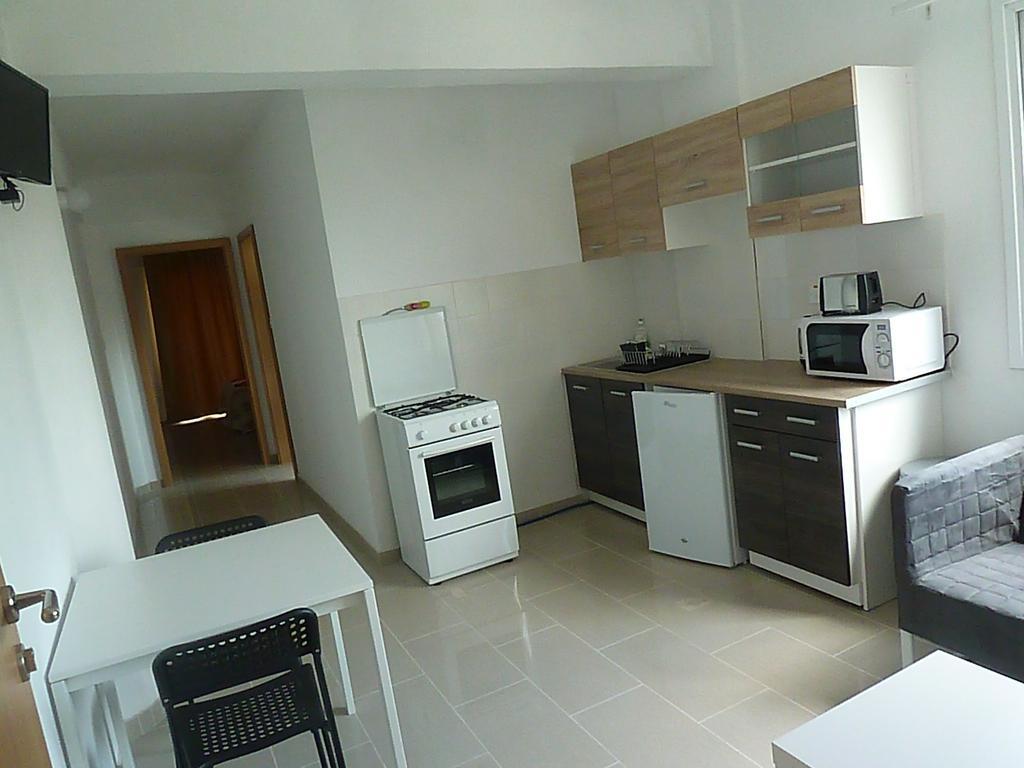 Valentinos Apartments Paphos Ruang foto