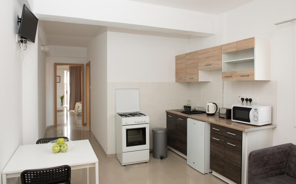 Valentinos Apartments Paphos Bagian luar foto