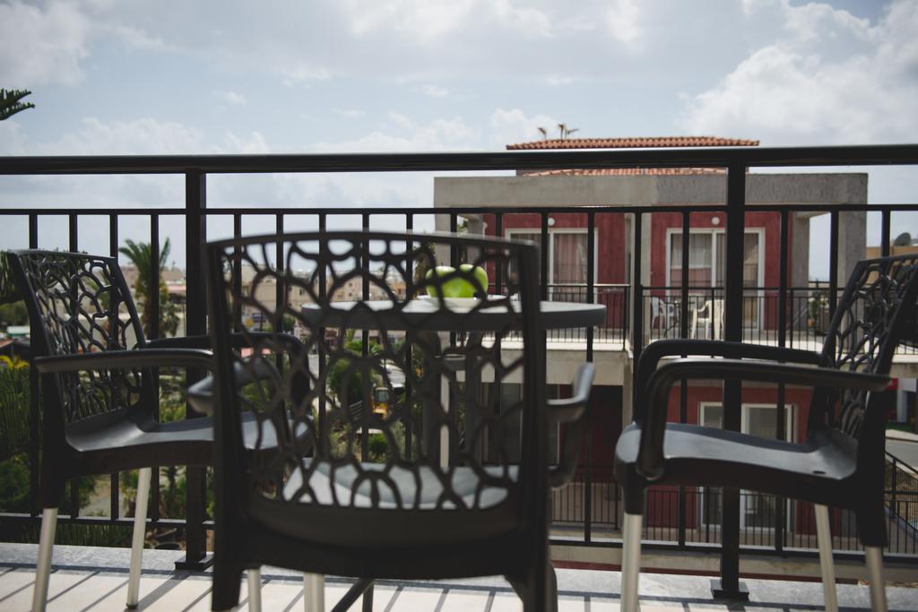 Valentinos Apartments Paphos Bagian luar foto