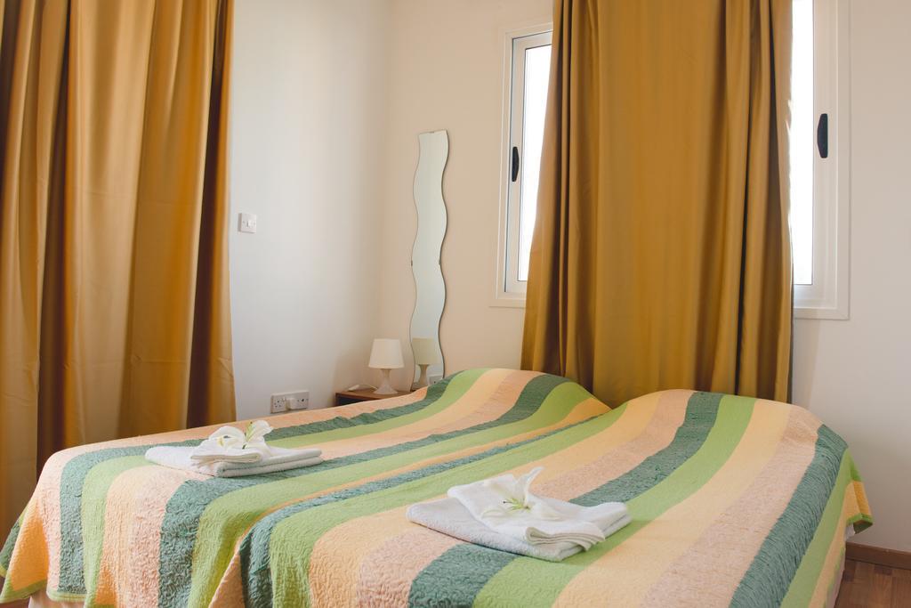 Valentinos Apartments Paphos Bagian luar foto