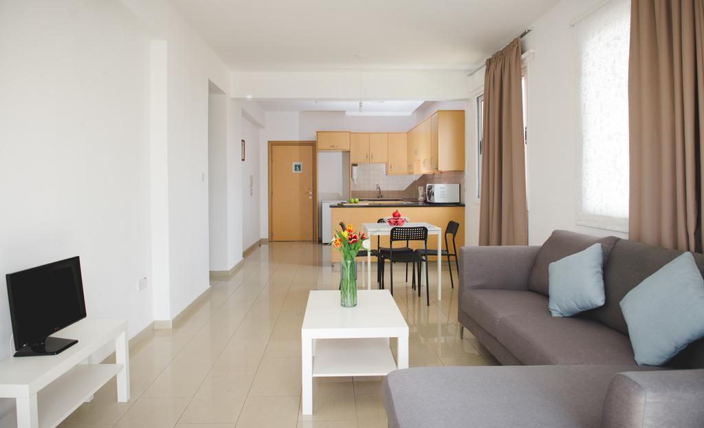 Valentinos Apartments Paphos Bagian luar foto