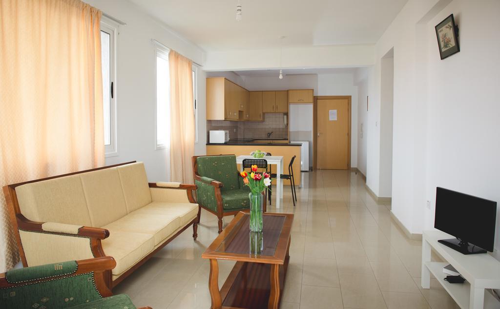 Valentinos Apartments Paphos Bagian luar foto