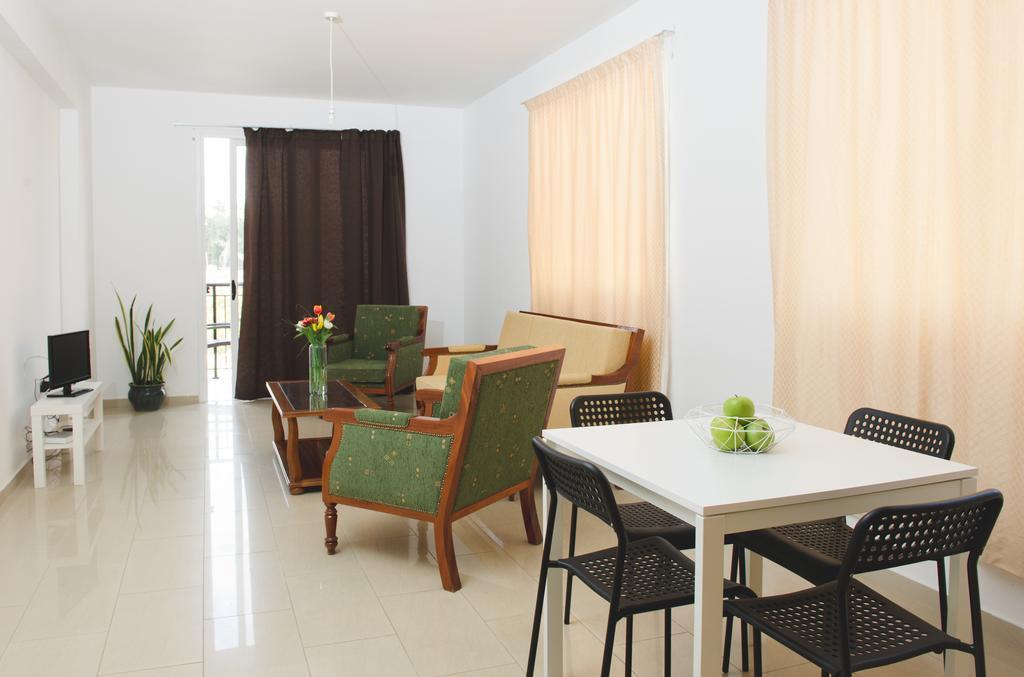 Valentinos Apartments Paphos Bagian luar foto