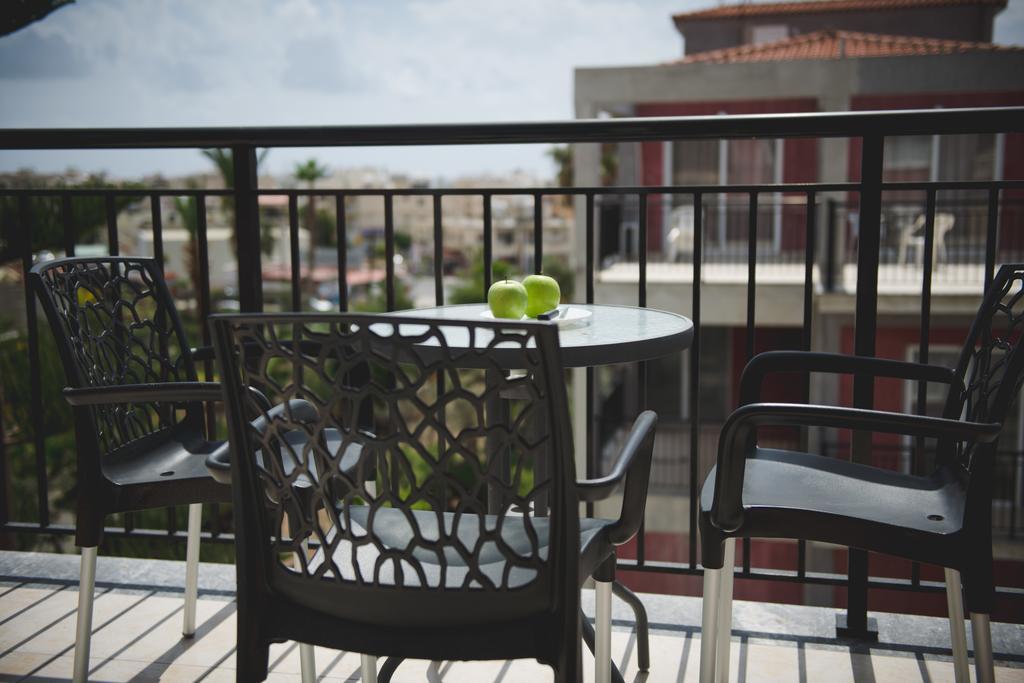 Valentinos Apartments Paphos Bagian luar foto
