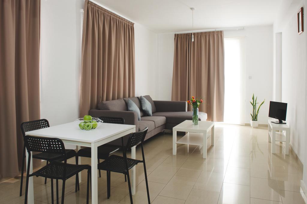 Valentinos Apartments Paphos Bagian luar foto