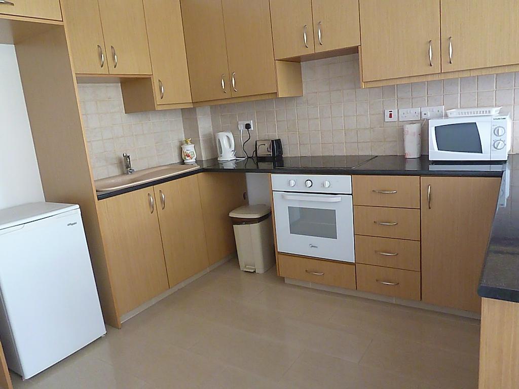 Valentinos Apartments Paphos Ruang foto