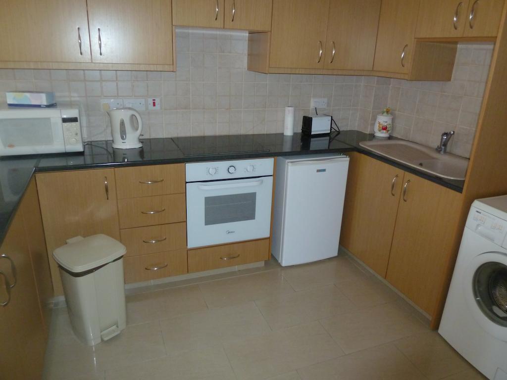 Valentinos Apartments Paphos Ruang foto