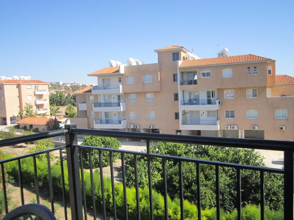 Valentinos Apartments Paphos Ruang foto