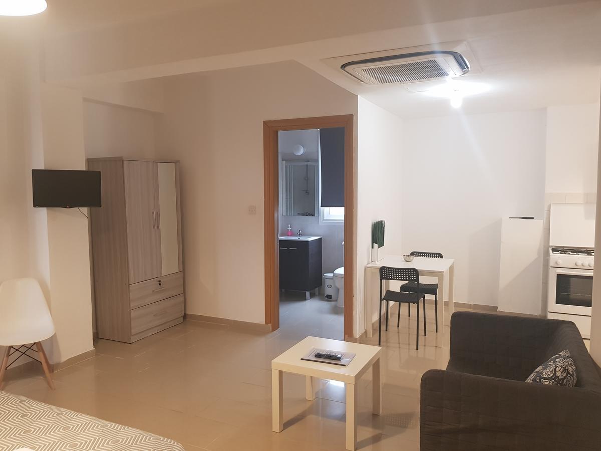Valentinos Apartments Paphos Bagian luar foto