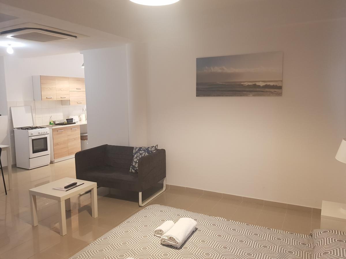 Valentinos Apartments Paphos Bagian luar foto