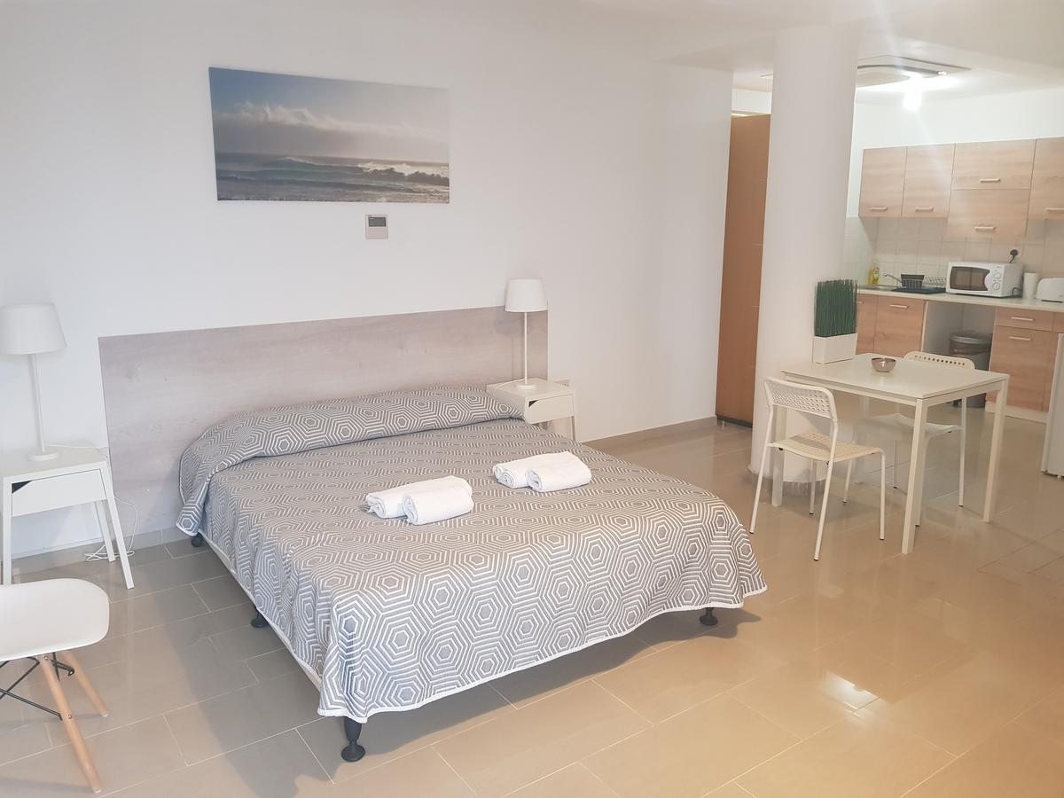 Valentinos Apartments Paphos Bagian luar foto