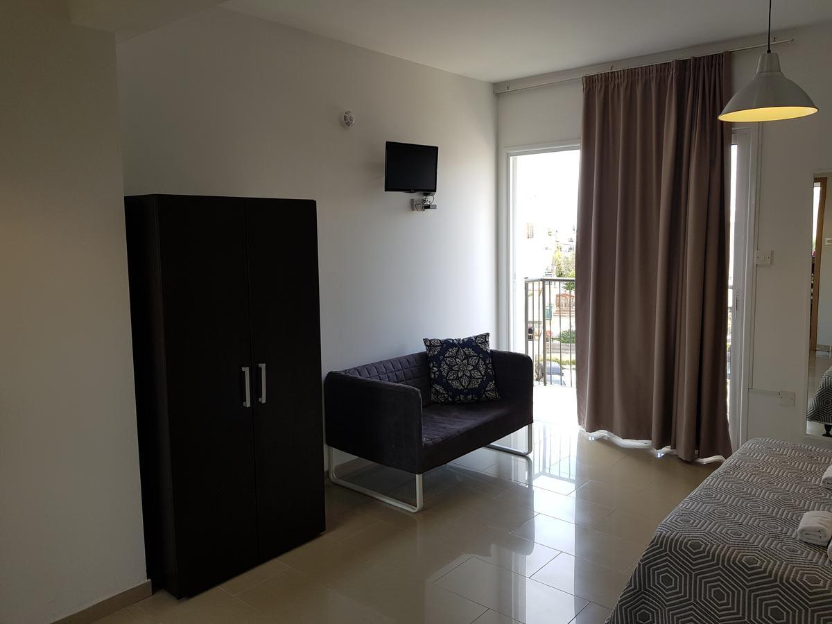 Valentinos Apartments Paphos Bagian luar foto
