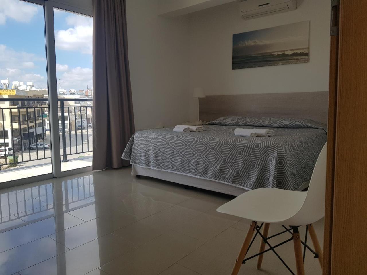 Valentinos Apartments Paphos Bagian luar foto