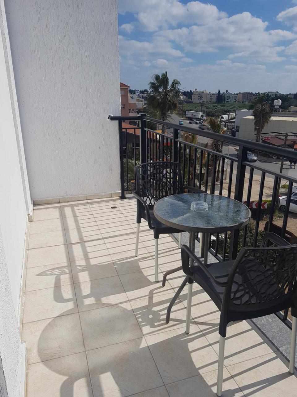 Valentinos Apartments Paphos Bagian luar foto