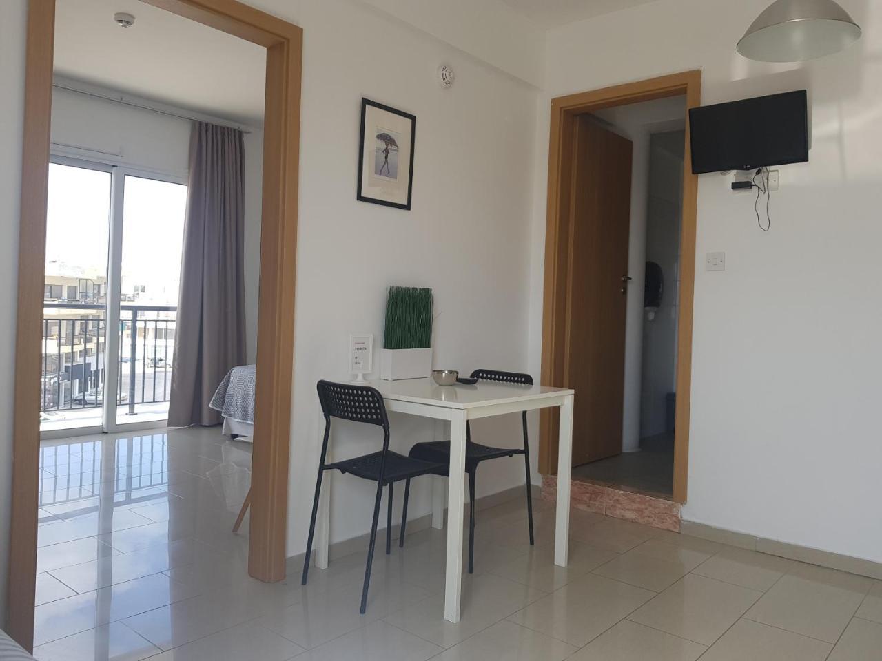 Valentinos Apartments Paphos Bagian luar foto