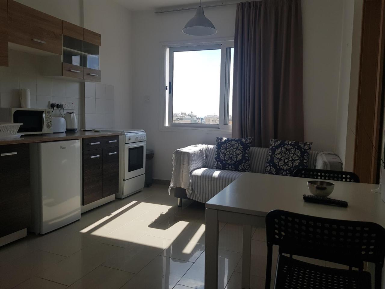 Valentinos Apartments Paphos Bagian luar foto