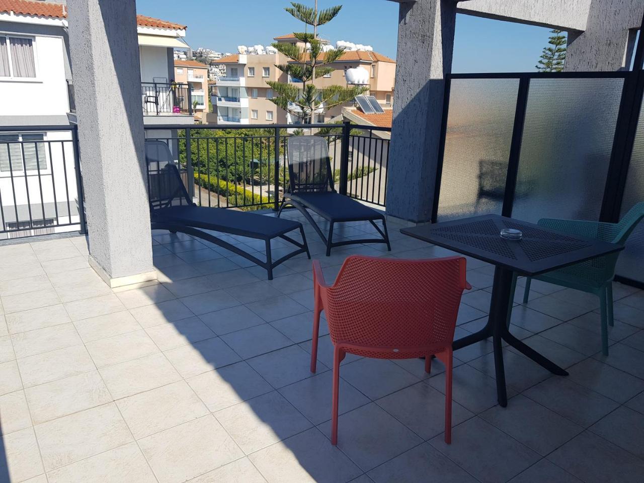 Valentinos Apartments Paphos Bagian luar foto