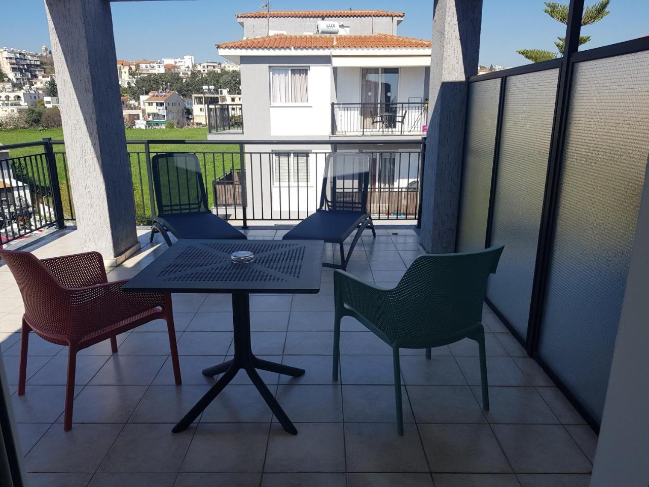 Valentinos Apartments Paphos Bagian luar foto