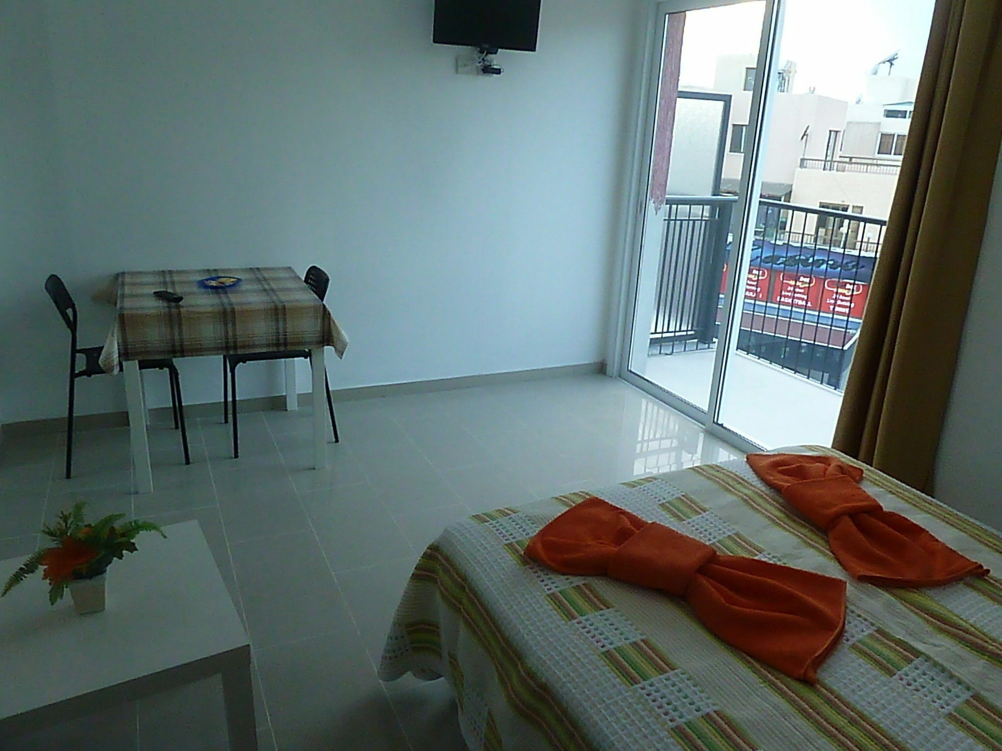 Valentinos Apartments Paphos Bagian luar foto