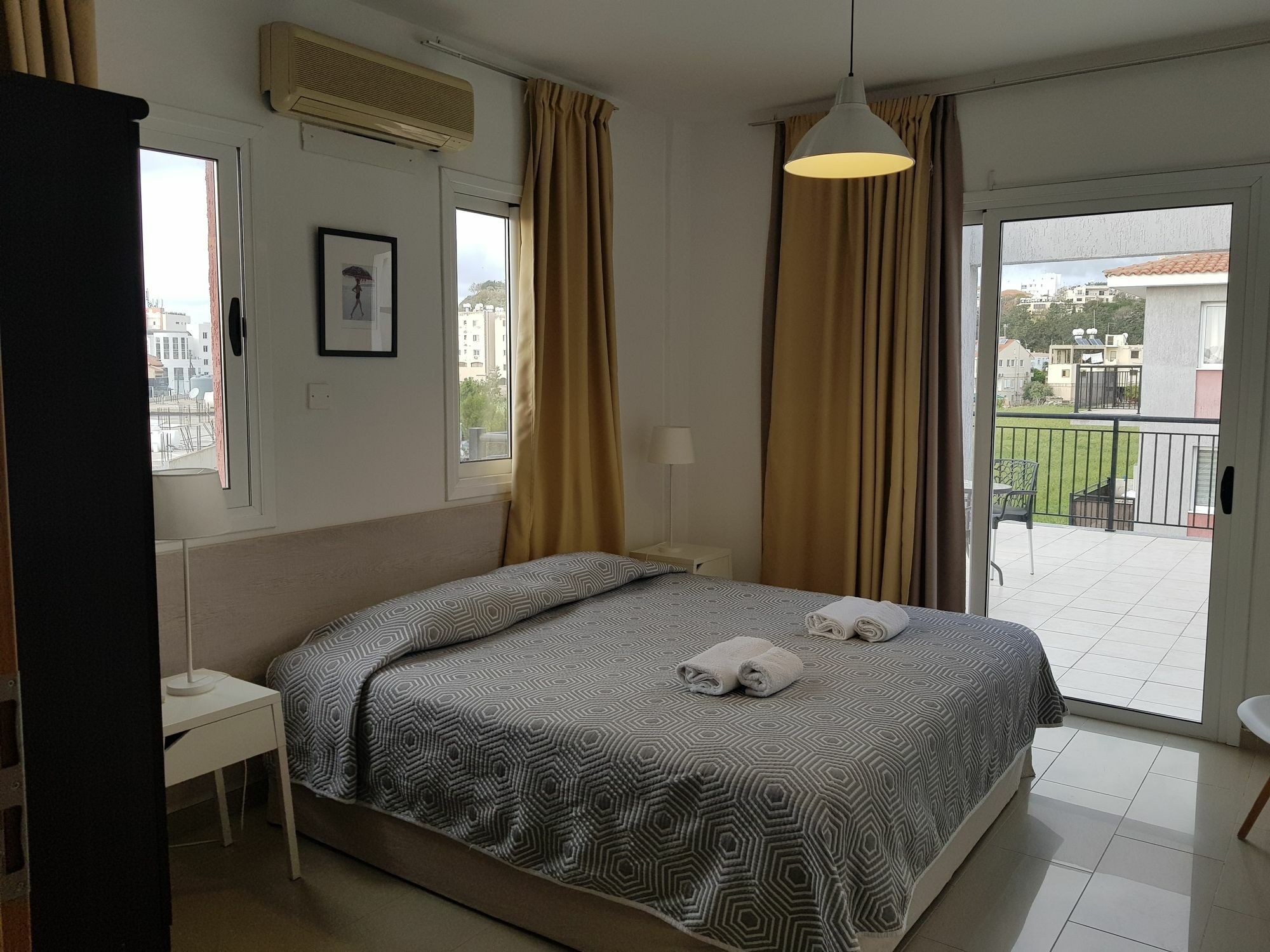 Valentinos Apartments Paphos Bagian luar foto