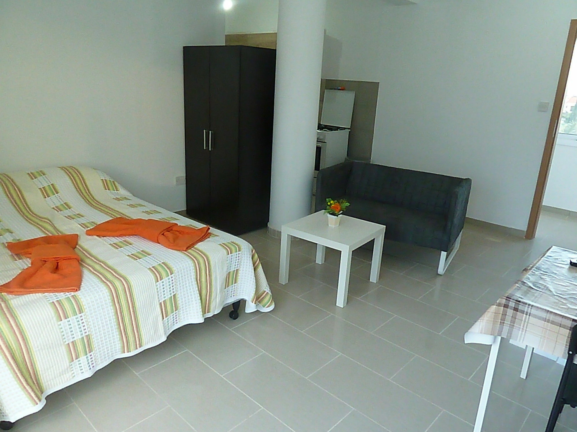 Valentinos Apartments Paphos Bagian luar foto