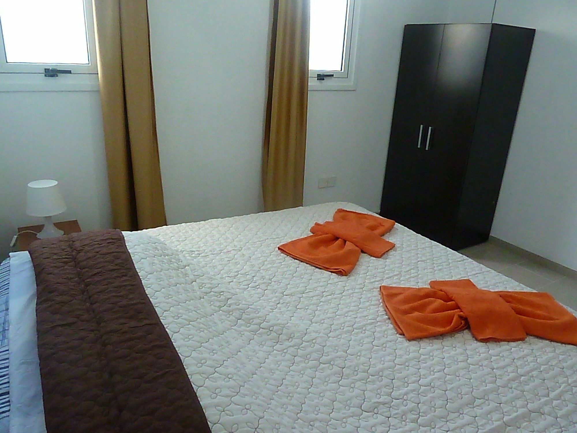 Valentinos Apartments Paphos Bagian luar foto