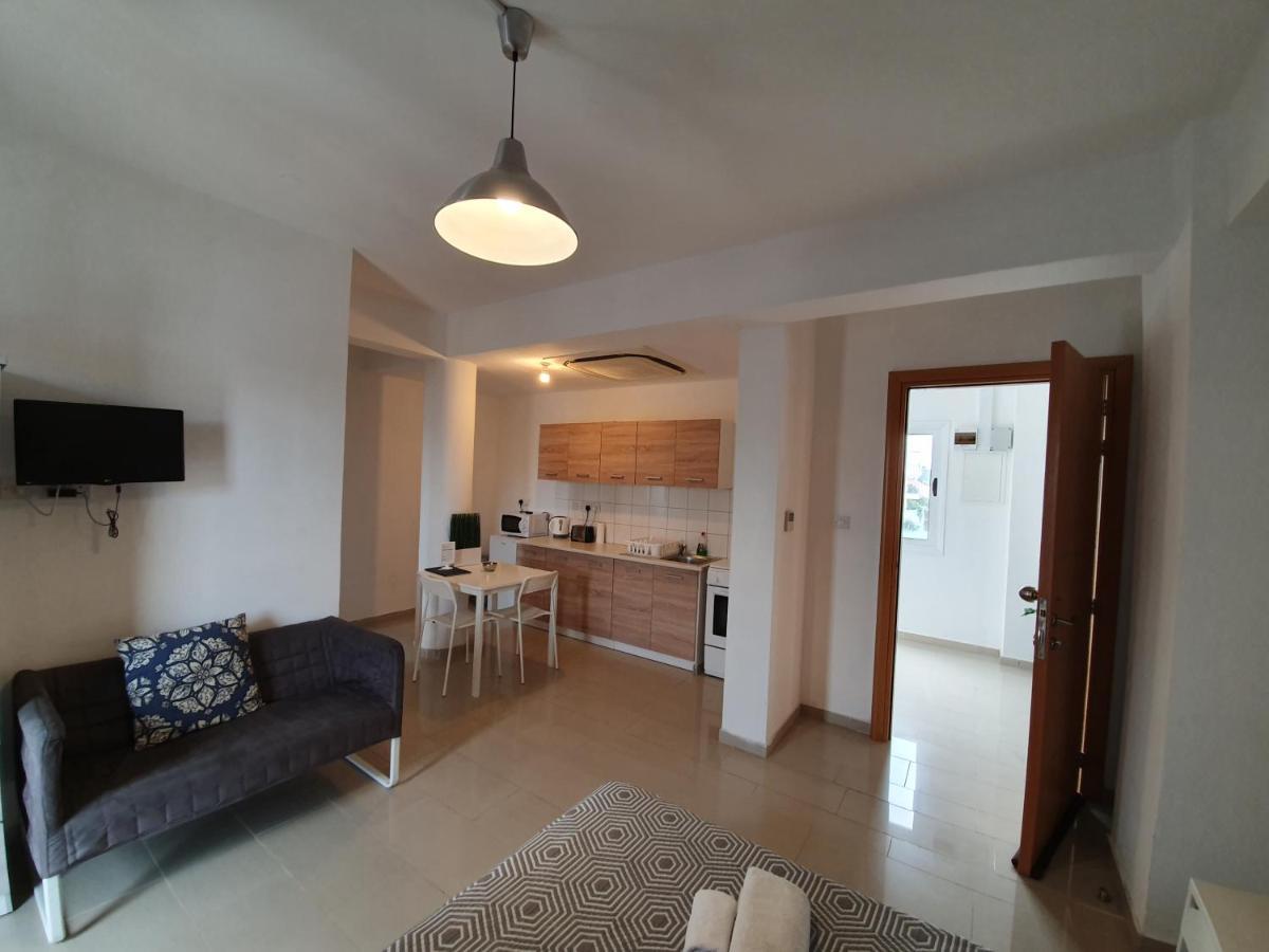 Valentinos Apartments Paphos Bagian luar foto